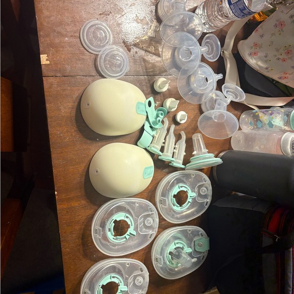 Breast Pump Parts Set in Mint and Clear - Picture 1 of 1